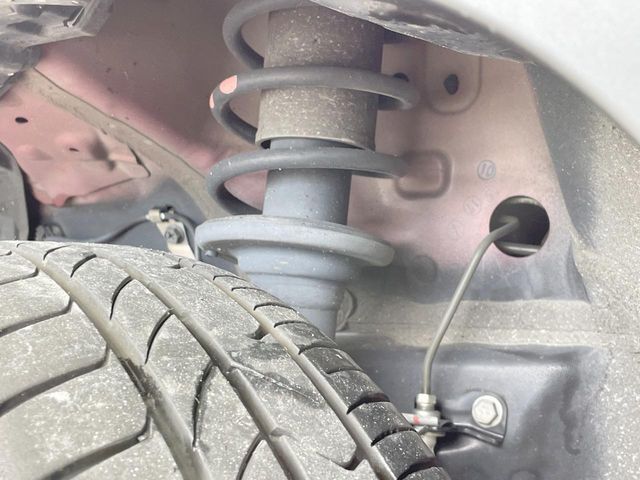お車を安心してお乗りいただく為には、足回りの定期点検が欠かせません。サービスサポート（有償保証）では無料点検もご提供しており、安心のカーライフをお過ごしいただけるサポート体制が整っています。
