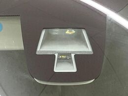 【スズキ　レーダーブレーキサポート】走行中に前方の車両等を認識し、衝突しそうな時は警報とブレーキで衝突回避と被害軽減をアシスト。より安全にドライブをお楽しみいただけます。