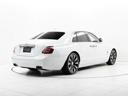 2023モデルのGhostです。外装色はエレガントなArctic White、内装色はシックなブラックで、心を奪われるコンビネーション