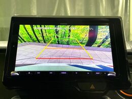 【バックカメラ】駐車時に後方がリアルタイム映像で確認できます。大型商業施設や立体駐車場での駐車時や、夜間のバック時に大活躍！運転スキルに関わらず、今や必須となった装備のひとつです！