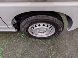 タイヤの溝しっかりあります！！！ドレスアップカー多数！高品質、低価格をモットーに査定資格を持った仕入れスタッフが、自分の目で見て良質な車のみを展示しておりますので、安心してお求め頂けます！