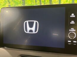 【9インチ　ホンダコネクトディスプレイ】視認性の高い大画面ディスプレイでナビの使用や、お持ちのスマートフォンと連携したbluetoothでの音楽再生が可能です♪