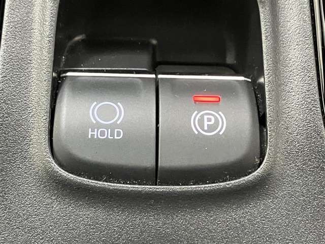 指先でパーキングブレーキの操作ができます。ブレーキホールドもついているので停止中に、ブレーキペダルから足を離しても停止状態を維持し続けてくれます。信号待ちなどの際に非常に便利です。