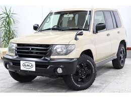 当社では全車修復歴無しの、状態が良い車両を厳選して仕入れております。ノーマル状態で仕入れた車両をベースとし、自社工場にてリノベーションカスタマイズを行っております。