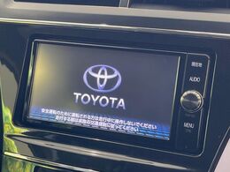 【純正ナビ】人気の純正ナビを装備しております。ナビの使いやすさはもちろん、オーディオ機能も充実！キャンプや旅行はもちろん、通勤や買い物など普段のドライブも楽しくなるはず♪