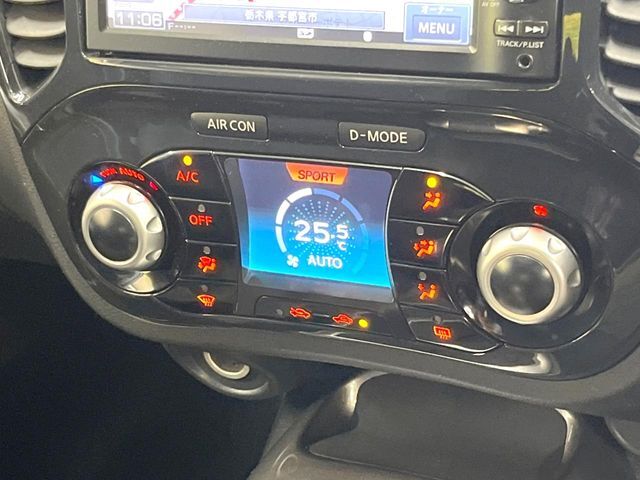 【オートエアコン】一度お好みの温度に設定すれば、車内の温度を検知し風量や温度を自動で調整。暑い…寒い…と何度もスイッチ操作をする必要はありません。快適な車内空間には必須の機能ですね♪