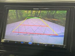 【バックカメラ】駐車時に後方がリアルタイム映像で確認できます。大型商業施設や立体駐車場での駐車時や、夜間のバック時に大活躍！運転スキルに関わらず、今や必須となった装備のひとつです！