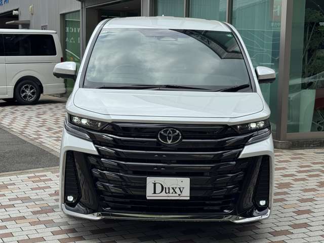 フロントはその車の「顔」として個性やブランドイメージを強く表現します☆彡グリルやヘッドライトのデザインが融合し、力強さや洗練された美しさを演出しており、印象的なフロントは走りの存在感を引き立てます☆彡