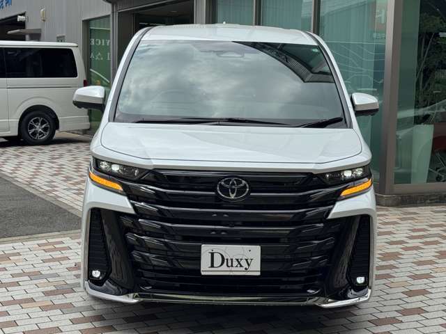 フロントはその車の「顔」として個性やブランドイメージを強く表現します☆彡グリルやヘッドライトのデザインが融合し、力強さや洗練された美しさを演出しており、印象的なフロントは走りの存在感を引き立てます☆彡