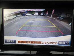 バックが苦手な方は必見！ライン表示付きのバックモニターが障害物を映し出してくれます！