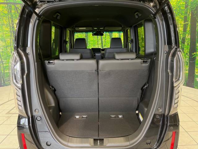 普段のお買い物や通勤、送迎等に十分な荷室スペースを確保しております。セカンドシートを倒すと、大きな荷物の積載も可能です♪