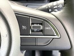 【クルーズコントロール】高速道路もラクラク走行。アクセルを離しても一定速度で走行ができ、長距離運転時の負担を軽減！加速・減速も簡単なスイッチ操作で調整できます。