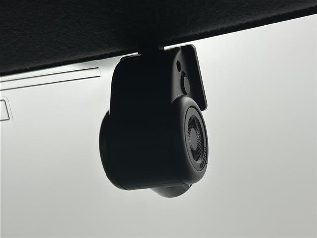 【バックミラー】大きくて見やすいので、後方を見るときも安心です！