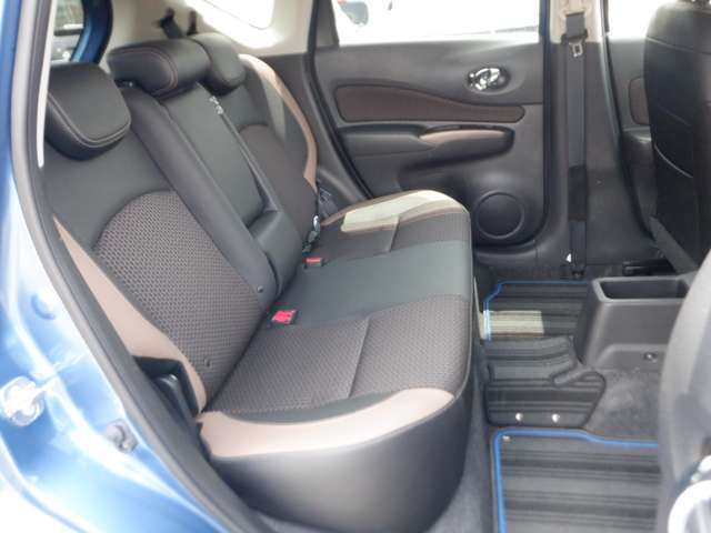 内外装およびエンジンル-ムなど専用クリ-ニング致します。車両クリ-ニングのプロが施工致しますので！高品質な1台に蘇りますよ♪（全在庫無料施工）