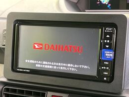 【純正ナビ】人気の純正ナビを装備しております。ナビの使いやすさはもちろん、オーディオ機能も充実！キャンプや旅行はもちろん、通勤や買い物など普段のドライブも楽しくなるはず♪