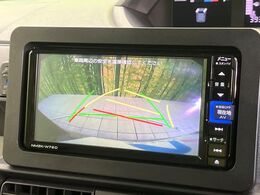 【バックカメラ】駐車時に後方がリアルタイム映像で確認できます。大型商業施設や立体駐車場での駐車時や、夜間のバック時に大活躍！運転スキルに関わらず、今や必須となった装備のひとつです！