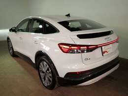 スタイリッシュなデザインの中に広々とした室内空間と高い機能性を併せ持ったお車になります