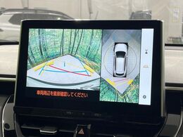 【パノラミックビューモニター】専用のカメラにより、上から見下ろしたような視点で360度クルマの周囲を確認することができます☆死角部分も確認しやすく、狭い場所での切り返しや駐車もスムーズに行えます。