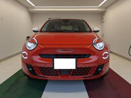 ひと目でフィアットとわかる、おしゃれでかわいいイタリアンデザイン。『500e』を彷彿とさせる、見る人みんなを笑顔にする親しみやすい表情が特徴的。