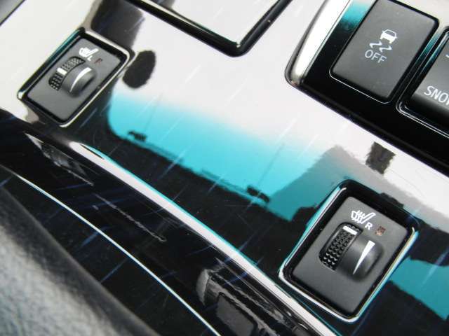 前席シートヒーター完備！　寒い季節でも瞬時に温めてくれますよ！