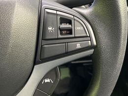 【アダプティブクルーズコントロール】高速道路での長距離走行が楽に！！自動で速度を保つクルーズコントロールが、衝突軽減システムと連携し、前方の車両を感知して車間を保つように速度調節してくれます！！