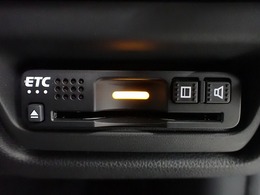 デザインスッキリのビルトイン『ETC』！高速道路の特典はもちろん、キャッシュレスなので料金所では徐行するだけで通過可能です！