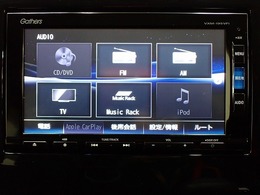 ホンダ純正ナビなのでダッシュボードにスッキリと収まっています。土地勘の無い所でも道に迷わず安心ですね！。AVも色々視聴でるのでドライブも楽しくなりますよ！