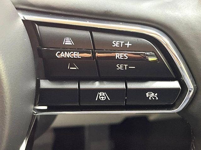 【マツダ・レーダークルーズコントロール】高速道路での長距離走行が楽に！自動で速度を保つクルーズコントロールが、衝突軽減システムと連携し、前方の車両を感知して車間を保つように速度調節してくれます！！