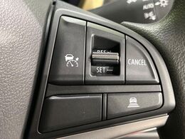 【アダプティブクルーズコントロール】高速道路での長距離走行が楽に！！自動で速度を保つクルーズコントロールが、衝突軽減システムと連携し、前方の車両を感知して車間を保つように速度調節してくれます！！