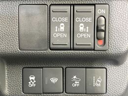 【両側パワースライドドア】スマートキーや運転席のスイッチで後席両側スライドドアの開閉が可能♪電動だから力を入れてドアを開ける必要が無く、小さなお子様でも簡単に開け閉めでき快適です♪