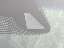 【ホンダセンシング】走行中に前方の車両等を認識し、衝突しそうな時は警報とブレーキで衝突回避と被害軽減をアシスト。より安全にドライブをお楽しみいただけます。