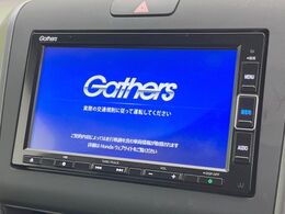 【純正ナビ】人気の純正ナビを装備しております。ナビの使いやすさはもちろん、オーディオ機能も充実！キャンプや旅行はもちろん、通勤や買い物など普段のドライブも楽しくなるはず♪