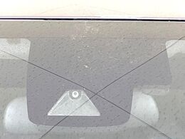 【トヨタセーフティセンス】走行中に前方の車両等を認識し、衝突しそうな時は警報とブレーキで衝突回避と被害軽減をアシスト。より安全にドライブをお楽しみいただけます。