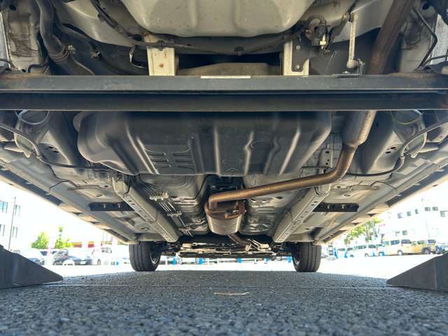 当社で整備の車両には4ヶ月の消耗品も含む無料保証と最長5年走行無制限の延長保証をオプションでご用意☆遠方のお客様はお近くのディーラーにて保証修理をお受けできます♪