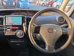 【パワーステアリング】基本装備の1つでハンドルを軽い力で操作可能☆特に低速時や駐車時にハンドルが軽くなり、運転の負担が軽減されます。