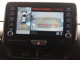 パノラミックビューモニター付きです。車両を上から見たような映像をモニター画面に表示。運転席からの目視では見にくい、車両周辺の状況をリアルタイムでしっかり確認できます。