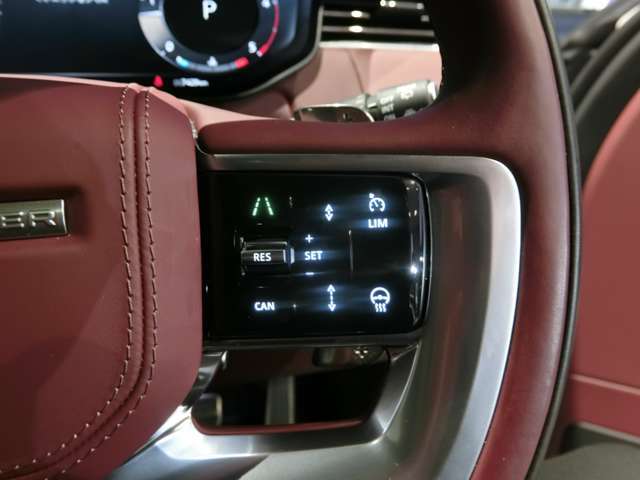 アダプティブクルーズコントロールにより、前方の車両を認識して、追従する機能です。長距離などの運転の際には、疲労を抑えることができます。