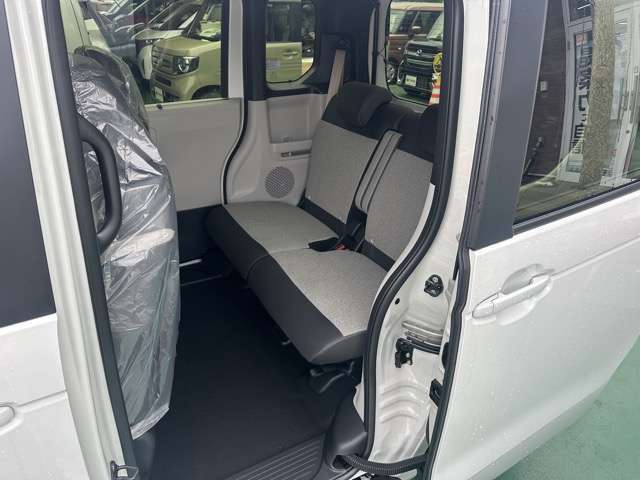 ★5年間新車保障★初度登録から5年間の新車保証が含まれています。長期間、安心してお乗り頂けます！保障費用は支払総額に含まれています！遠方のお客様は保証継承後、お近くのディーラーにて保証が受けられます！