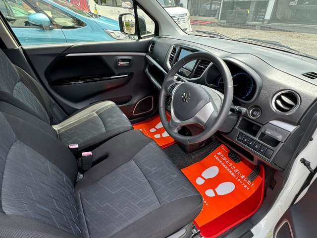 ワゴンRらしいシンプルな車内