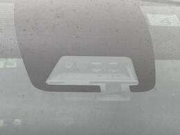 【トヨタセーフティセンス】走行中に前方の車両等を認識し、衝突しそうな時は警報とブレーキで衝突回避と被害軽減をアシスト。より安全にドライブをお楽しみいただけます。