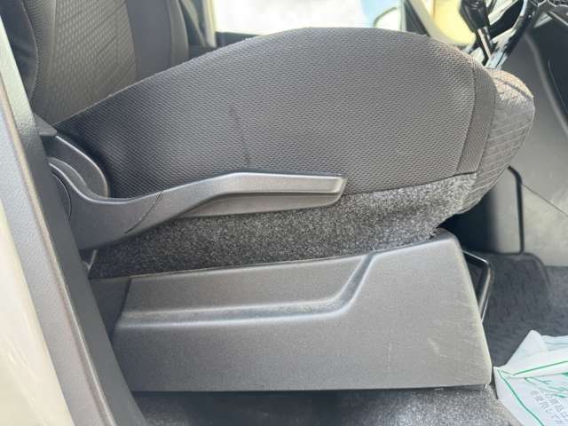【運転席シートリフター】座席の高さの調整が可能です！適した着座位置での運転は安全に繋がります♪