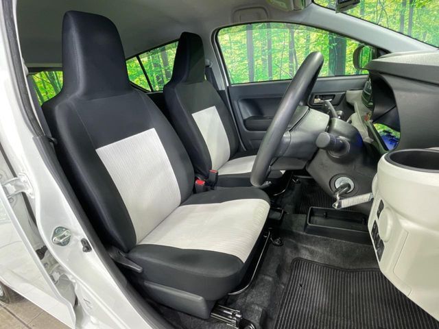 運転席シート廻りは使用感も少なく、良好な状態となっています。丁寧に使われていたことがよくわかりますね。