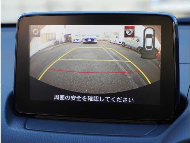 【バックカメラ】駐車が苦手な方でも安心してお乗りいただけます。リバース連動で画面が切り替わるのでとっても便利です。