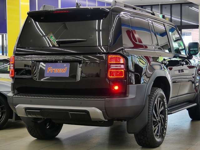 LEDリヤコンビネーションランプ搭載！また、コチラの車両は悪天候での使用を想定された車両となり【バックフォグ】もセットオプションとなります。