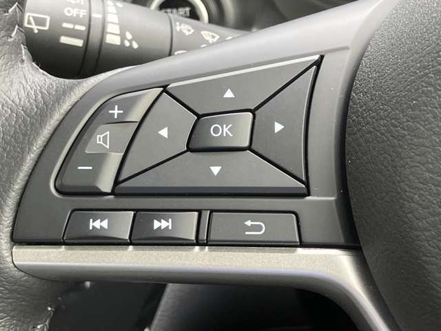 ステアリングスイッチ搭載！ハンドルひとつで手を離さなくても運転中視線をそらさなくても操作が出来て便利です