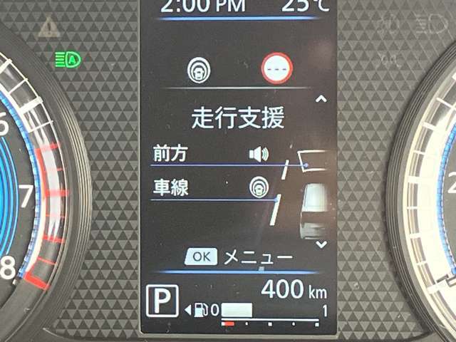 メーター内のディスプレイには運転をサポートするさまざまな情報を表示。