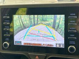【バックカメラ】駐車時に後方がリアルタイム映像で確認できます。大型商業施設や立体駐車場での駐車時や、夜間のバック時に大活躍！運転スキルに関わらず、今や必須となった装備のひとつです！