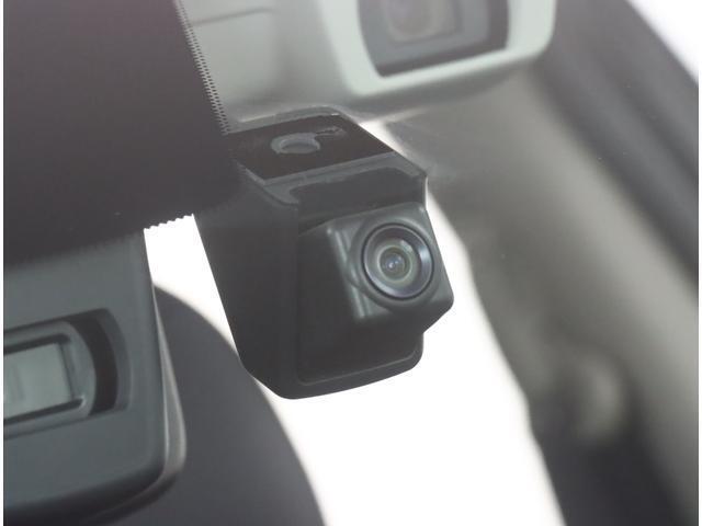 純正ドライブレコーダーが付いております。前方、後方ともに録画可能でございます。