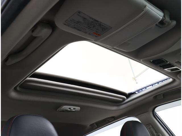 メーカーオプションのサンルーフ付き！
