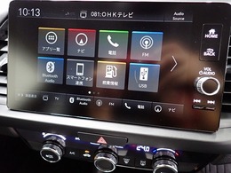 ホンダ純正ナビなのでダッシュボードにスッキリと収まっています。土地勘の無い所でも道に迷わず安心ですね！。AVも色々視聴でるのでドライブも楽しくなりますよ！